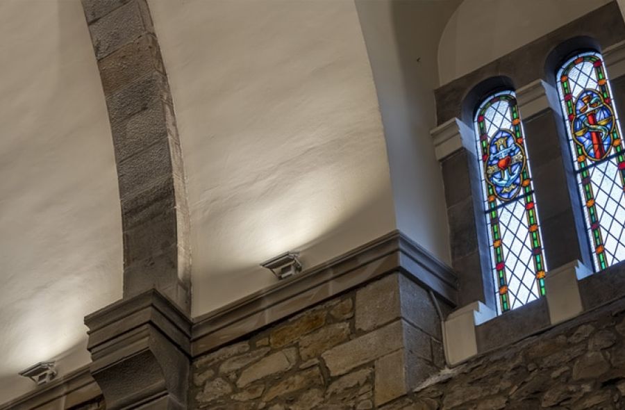 renovar luces en iglesia