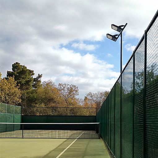 Proyector que optimiza la distribución lumínica mejorando la eficiencia general del conjunto