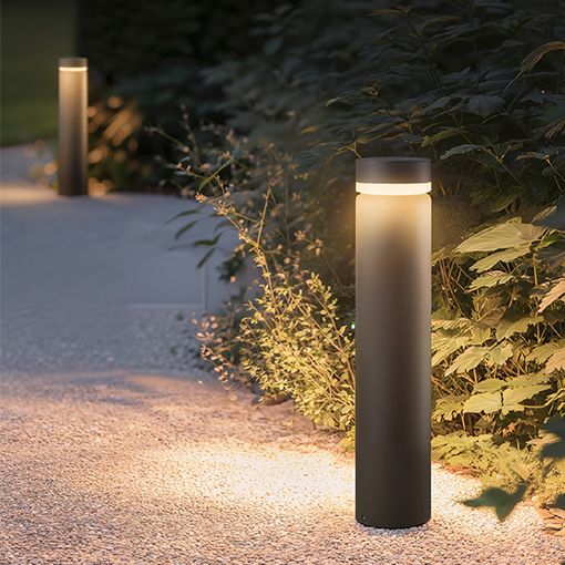 Luminarias de exterior que ofrecen una agradable luz indirecta para uso en exterior.