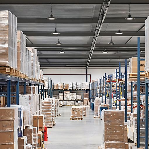 Gran relación calidad precio. Alta eficiencia: 160 lm/W. Cuerpo de aluminio y cierre de policarbonato. Led CREE.