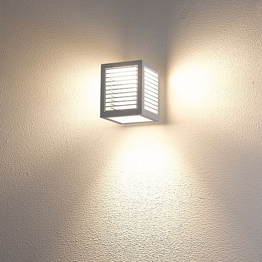Luces de pared de montaje en superficie para su uso en exterior Fabricados en aluminio y con recubrimiento de pintura polvo