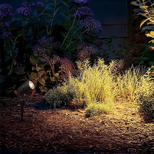 Diseñadas para proporcionar iluminación de acento en áreas del jardín que no es posible cubrir con luminarias convencionales
