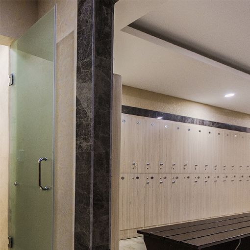 Detector empotrable de perfil reducido para instalar en caja de mecanismo estándar, ideal para la sustitución de interruptores existentes sin necesidad de recablear