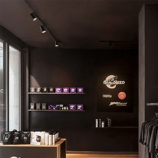 Proyector de carril especialmente indicado para comercio y perfecto para zonas de exposición.