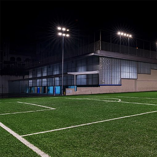 Proyector que optimiza la distribución lumínica mejorando la eficiencia general del conjunto