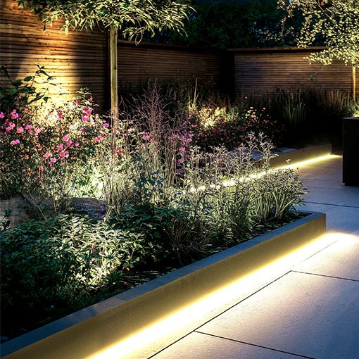 Tira led decorativa para iluminación lineal y montaje en interior o en exterior. Conexión directa a red.