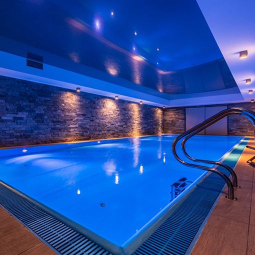 El controlador de Piscina WIFI SMART + MANDO RGB PISCINA de CELER es una apuesta por la comodidad y la facilidad de uso.