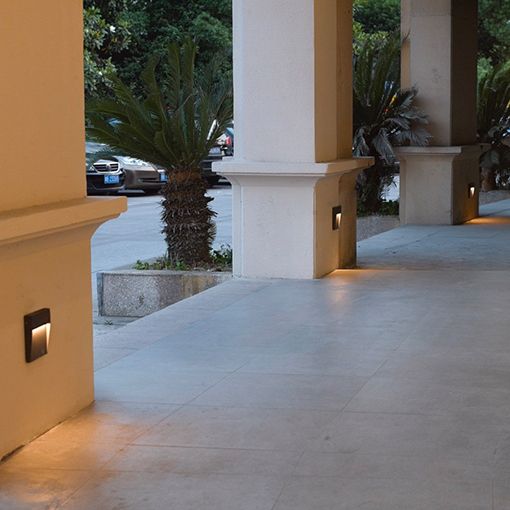 Luces de pared de montaje en superficie para su uso en exterior que proporcionan un diseño moderno y funcional. F