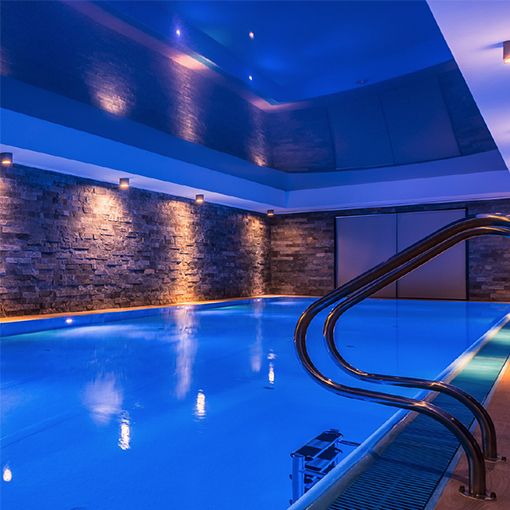 Luminaria para reemplazo de lámpara PAR56, diseñadas para integrarse tanto en nuevas instalaciones como en reformas de piscinas existentes.