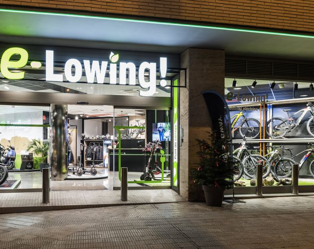 Iluminación tienda patinetes electricos