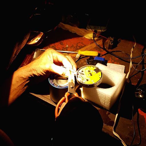 Linterna frontal para luz e apoyo