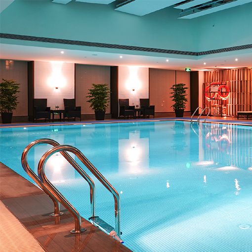 Luminarias de piscina en ABS, diseñadas para integrarse tanto en nuevas instalaciones como en reformas de piscinas de hormigón