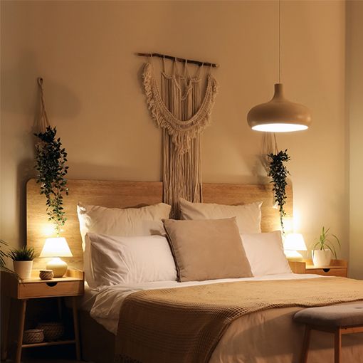 Lámparas led clase A de CELER consumen un 60% menos que las lámparas led estándar y su vida útil es un 43% superior conservando la misma cantidad y calidad de luz