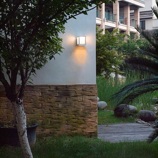 Luces de pared de montaje en superficie para su uso en exterior Fabricados en aluminio y con recubrimiento de pintura polvo