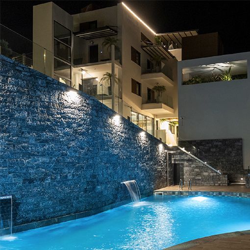 Luminaria para reemplazo de lámpara PAR56, diseñadas para integrarse tanto en nuevas instalaciones como en reformas de piscinas existentes.