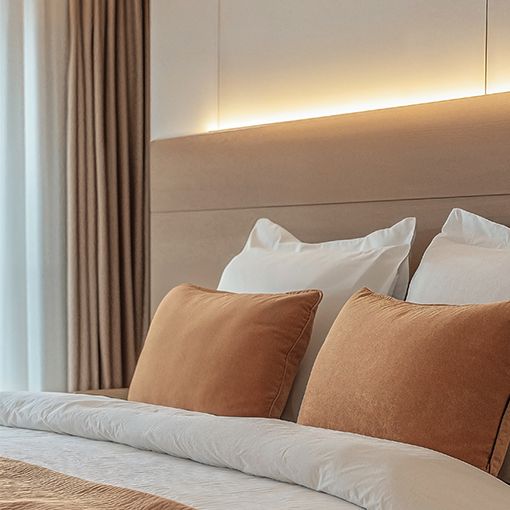 Tira led profesional para iluminación lineal y montaje en interior. Destaca por su mínima anchura, 4mm.