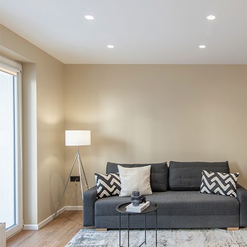 Lámpara con tecnología led de alto rendimiento y excelente reproducción cromática. 0% IR; 0% UV. Ideal para tejidos, pinturas, etc.