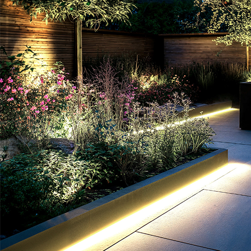 Tira led decorativa para iluminación lineal y montaje en interior o en exterior. Conexión directa a red.