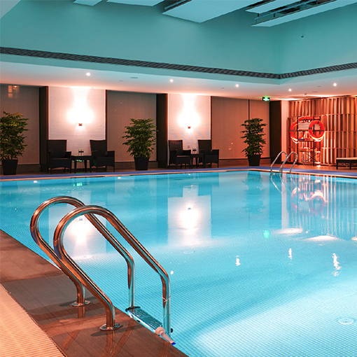 Luminarias de piscina en ABS, diseñadas para integrarse tanto en nuevas instalaciones como en reformas de piscinas de hormigón