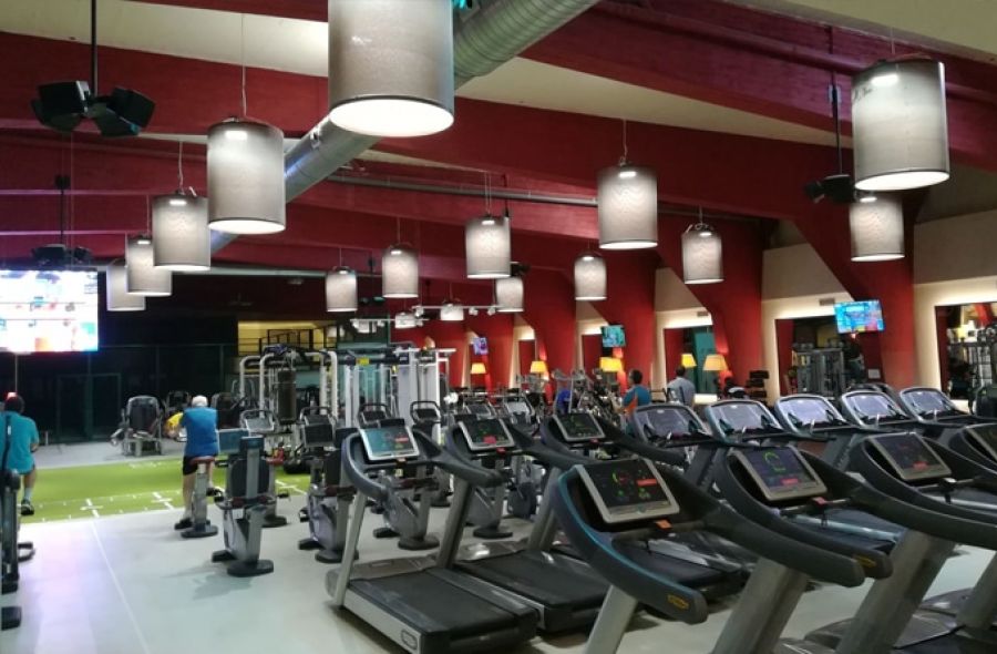 Renovacion luces en gimnasio