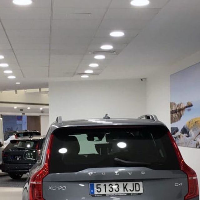 Luminaria en Concesionario Volvo Manresa