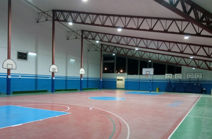 Renovar luces en centro educativo