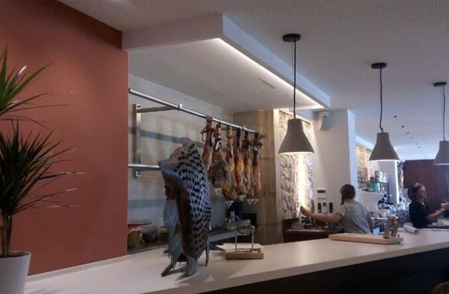 iluminacion de restaurante