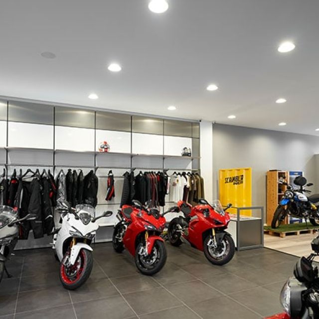 Luminaria Concesionario Ducati