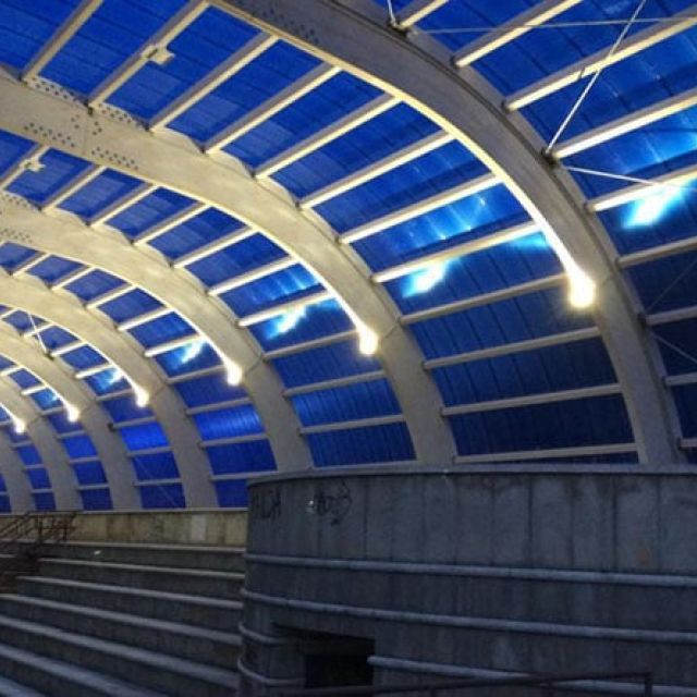 Proyecto iluminación luminaria en techo pabellón deportivo