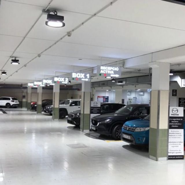 Luminaria para concesionario Mazda