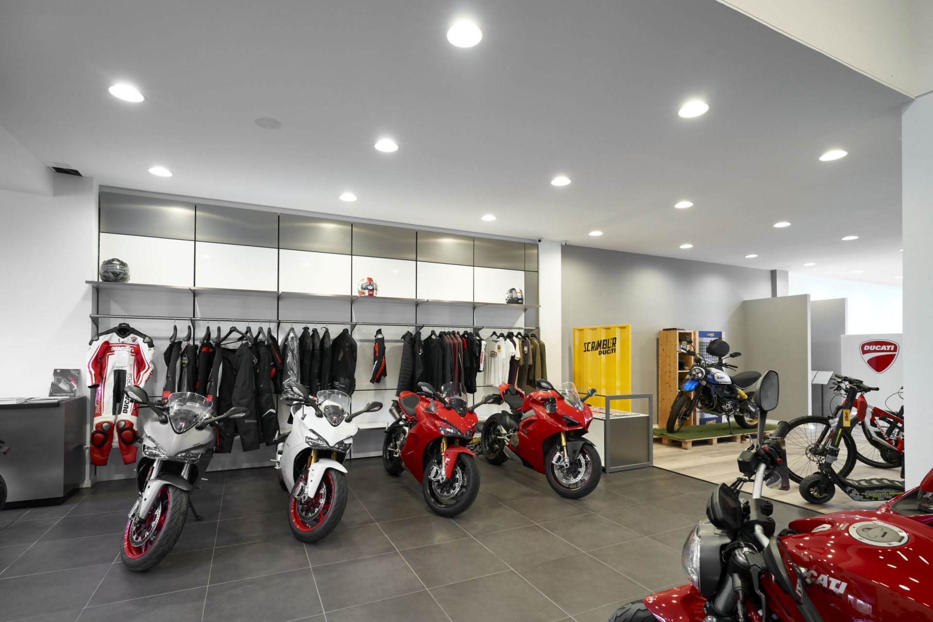 Luminaria para Concesionario Ducati
