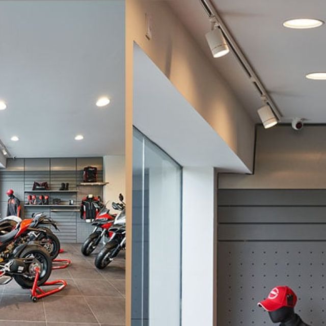 Luminarias de Concesionario Ducati