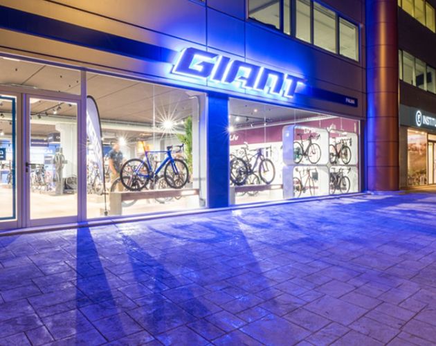 Proyecto iluminacion tienda de bicicletas Giant
