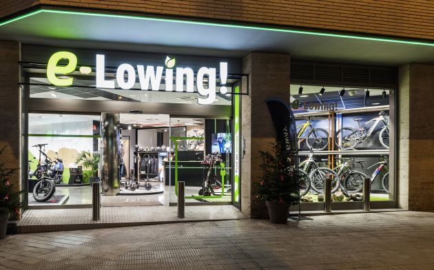 Iluminación tienda patinetes electricos