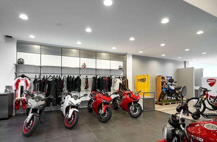 renovar luces en concesionario de motos